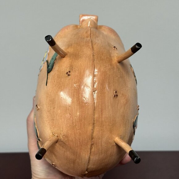 Colourful Painted Whimsical Piggy Daisies & Sunflowers Metal Figure 6.5" x 6.5" - Picture 5 of 15